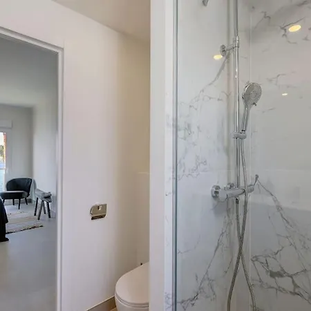 Penthouse Belisimo - Gerenoveerd Met Balkon & Zeezicht Apartment *
